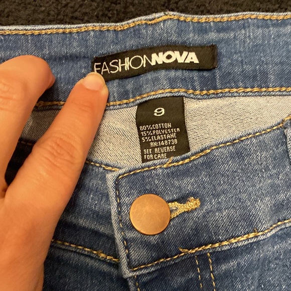 Fashion Nova Mid Rise Skinny Ripped Style Jeans Size: 9/29 - Picture 7 of 7